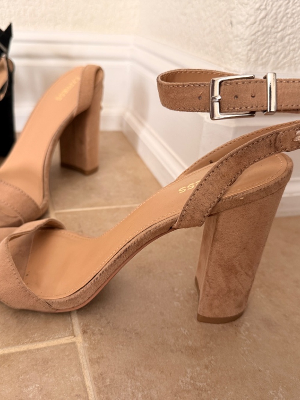 Express Heels - Picture 2 of 4